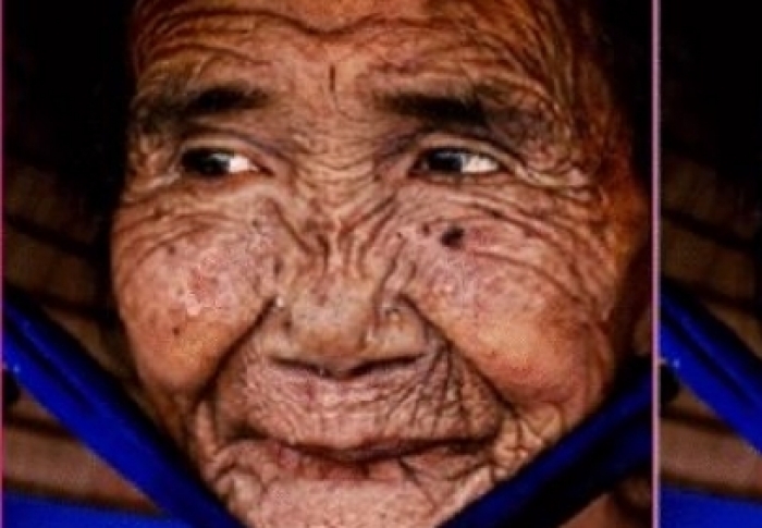 شاهد بالفيديو: جراح الفوتوشوب يعيد الشباب لامرأة تخطت الـ 100 !!