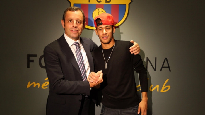 مقاضاة برشلونة وروسيل.. وبارتوميو يواجه اتهامات