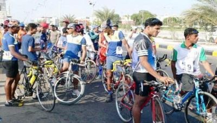عبدالله بهيان يلتقي منتخب اليمن للدراجات الهوائية