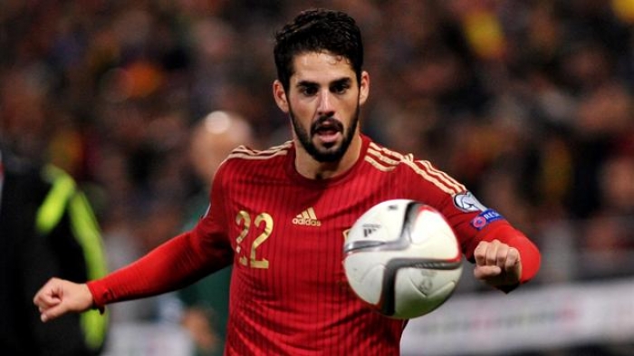 صورة إيسكو مع قميص برشلونة تغيظ محبي ريال مدريد!