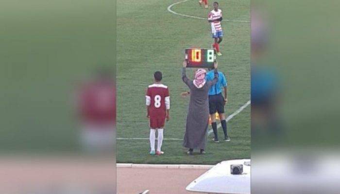 عقوبات منتظرة للحكم السعودي الذي أدار المباراة بالشماغ