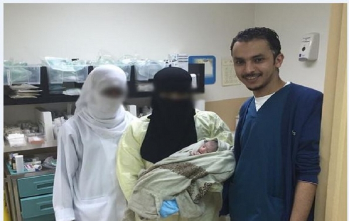صــورة: يمنية تضع مولودها الأول في الأجواء السعودية