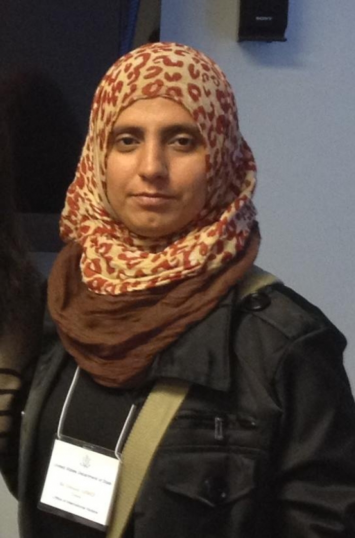 من تحت القصف في  مبنى محافظة عدن كتبت : أنا الصحفية ابتسام العسيري.. لا احتاج إلى الموت لاحيا !!