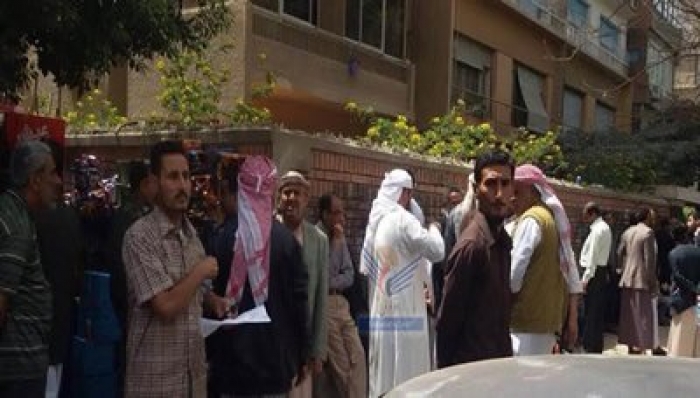 العالقون اليمنيون في القاهرة أزمة انسانية خانقة