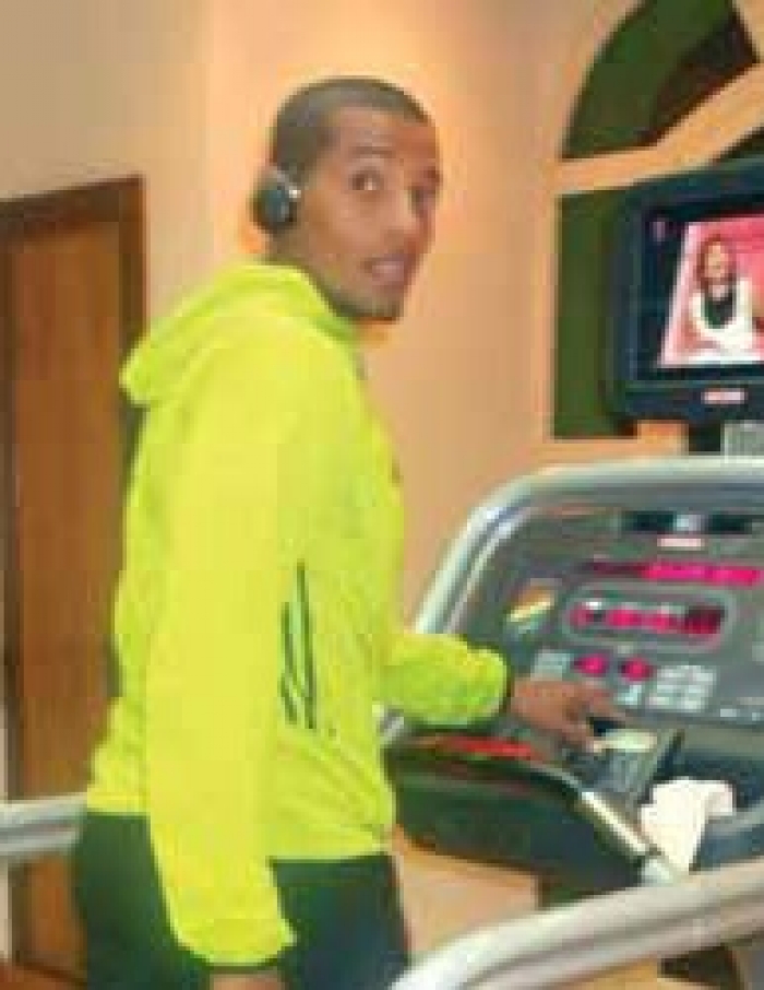 قصف كهرباء المخا يصيب لاعب منتخب اليمن