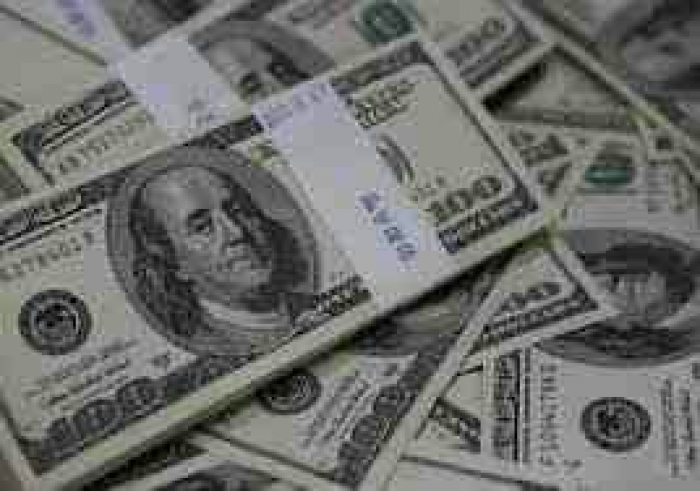 الدولار يقفز في صنعاء ويستقر في عدن
