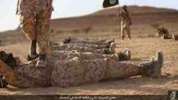 شاهد .. فتيات داعش في معسكرهن القتالي باليمن