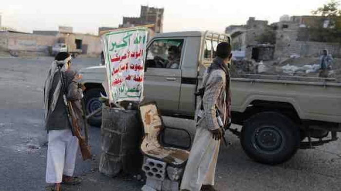 يوم عنيف للحوثيين في الحديدة طائرات التحالف تقصف منصة صواريخ اسكود واشلا جثث الحوثيين تنتشر في رصيف الميناء