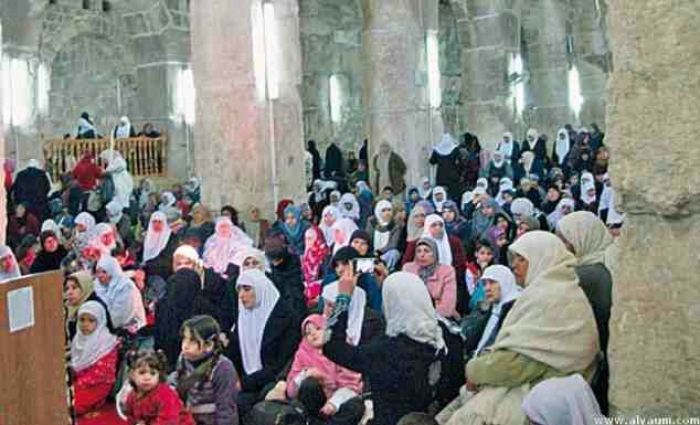النساء المرابطات في المسجد الأقصى.. وقصة عشق من نوع آخر