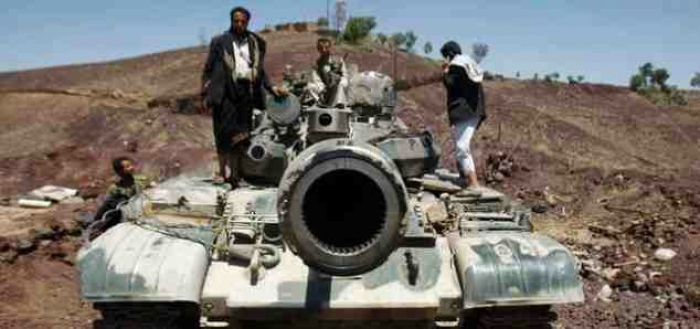 الحوثي يفرض على اليمنيين اجازة 21 سبتمبر من فوهات مدافع الدبابات