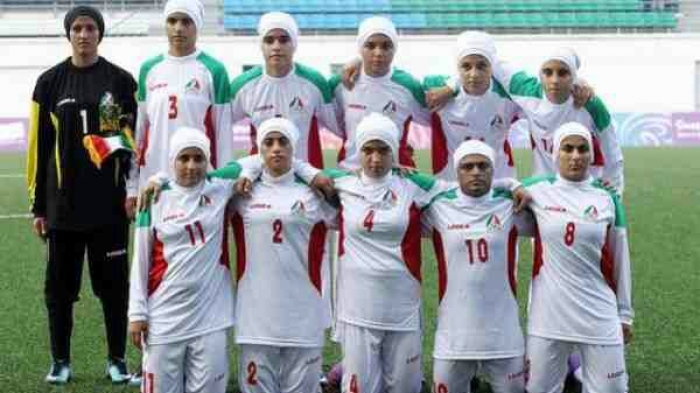 فضيحة ايرانية عالمية .. 8 رجال يلعبون في منتخب السيدات ؟!