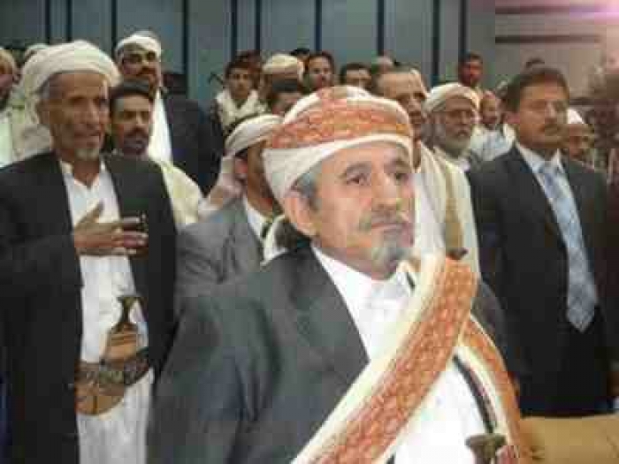انباء عن اعتقال صادق الاحمر واخوه حمير