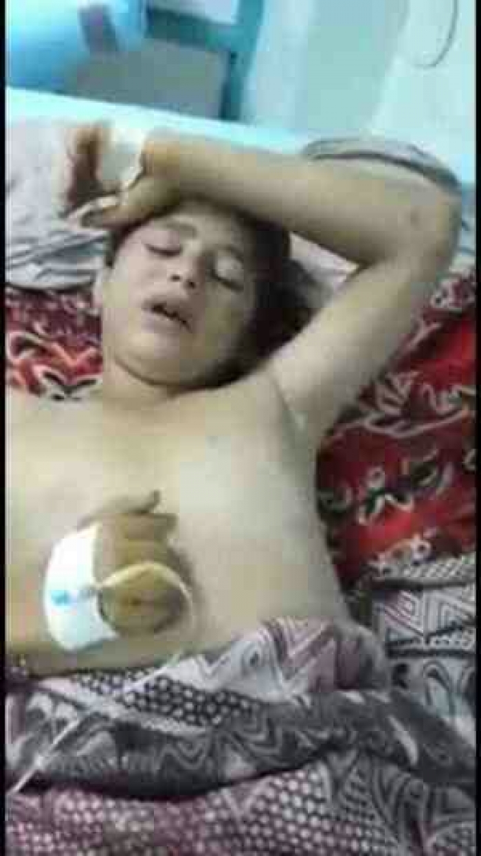 شاهد الصورة الصادمة : اسير حوثي هو الاصغر في حرب اليمن ؟!