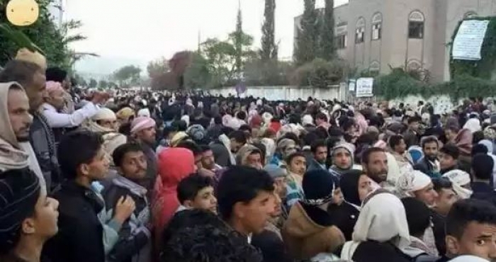 في أغرب عمل اداري ...(بعد لحظات)اكثر من 3500 مواطن يؤدوون صلاة العيد بمحافظة اب بناءً على دعوة رسمية