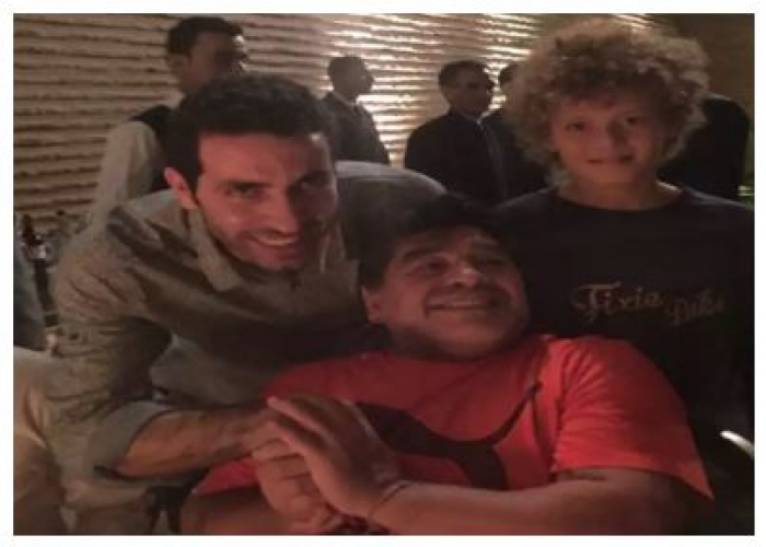 أبوتريكة : مارادونا أعظم لاعب في الكون .. صورة