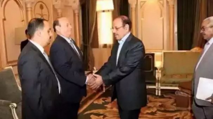 شاهد  : الرئيس هادي وعلي محسن في صورة واحدة منذ مدة طويلة