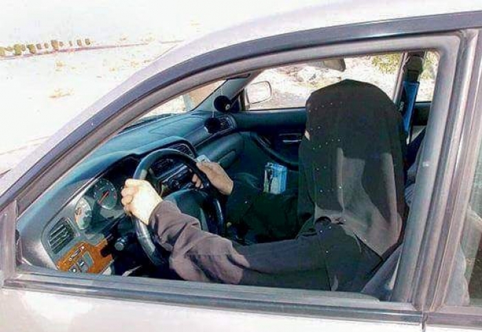 القبض على فتاة يمنية تقود سيارة في السعودية