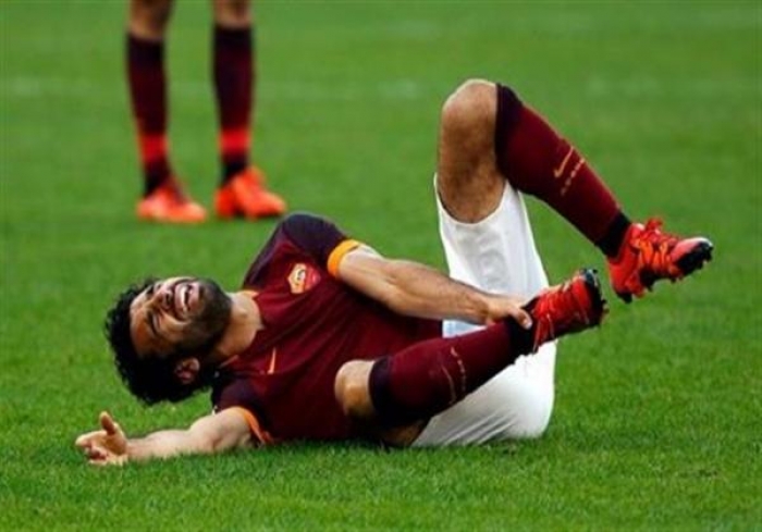 بالفيديو.. «عكاز» محمد صلاح الذي أبكى المصريين .. وتفاصيل «خطورة إصابته» .. ومن يحل مكانه في منتخب مصر