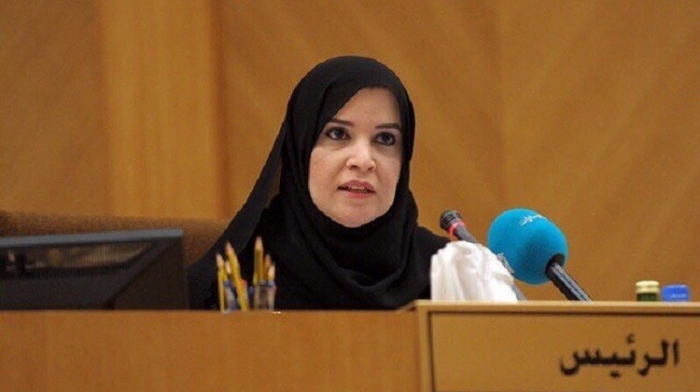 لاول مرة : سيدة تراس برلمان الامارات
