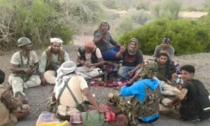 شاهد صورة تجمع المقاومين الجنوبيين مع أفراد من قوات التحالف المتوجهين لتحرير تعز الشمالية