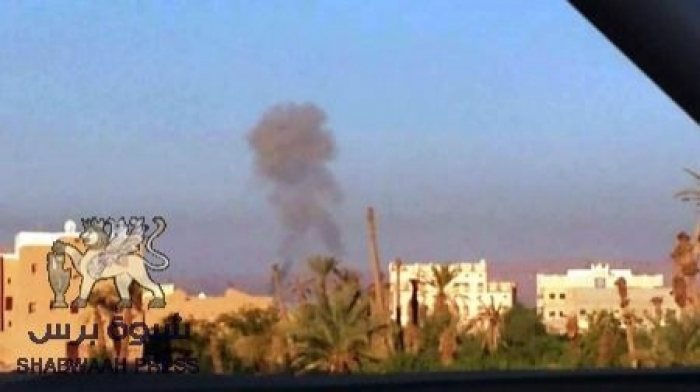 عاجل وبالصــور : هجوم القاعدة على الجيش في شبام حضرموت يخلف قتلى ويدمر 51 منزلا في المدينة