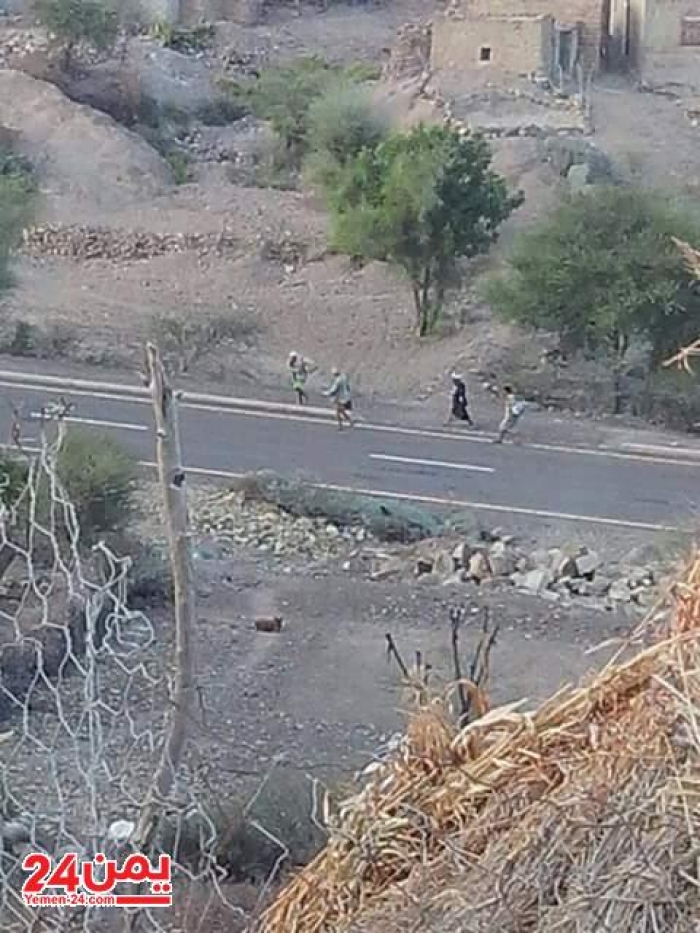 شاهد صورة حصرية لمسلحي الحوثي اثناء هروبهم من مدينة الراهدة مساء اليوم