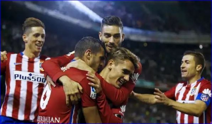 أتلتيكو يقبل هدية برشلونة ويخطف الوصافة من ريال مدريد