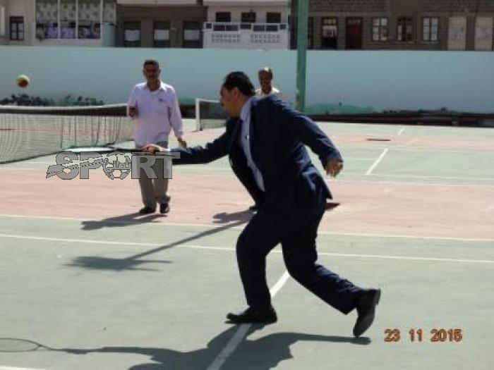 بالصــور: وزير الشباب والرياضة البكري  يتفقد نادي التنس العدني ..  ويطلع على الاضرار التي لحقت بنادي التلال وملعبهم