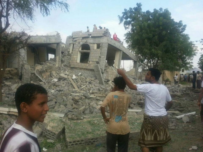 شــاهد الصــورة : تنظيم القاعدة يفجر مقر اللجان الشعبية بجعار