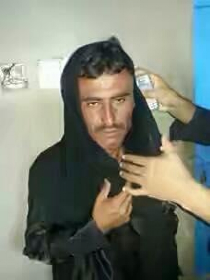 القبض على حوثي متنكرا بملابس نسائية بمحافظة مأرب “صورة”