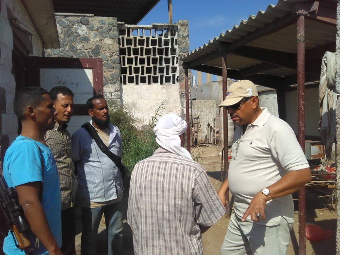 نائب محافظ عدن الجديد  يبدأ عمله بتفقد المجاري