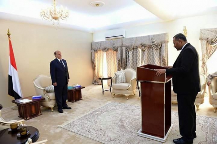 هادي يمنح محافظ عدن الدعم والتفويض الكاملين
