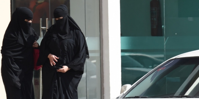 ضبط مقيم يمني تلاعب بـ فتاة سعودية عبر موقع الزواج وهددها بنشر