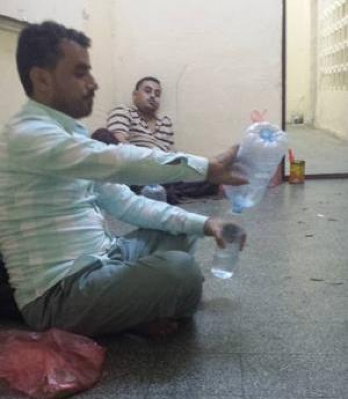 شاهد اول صورة مسربة للصحفيين المعتقلين بقسم المعلا بعدن