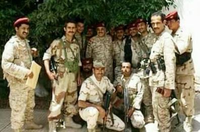 اللواء الأحمر يباشر قيادة معركة الجبهة الغربية ضد الحوثيين (صورة)
