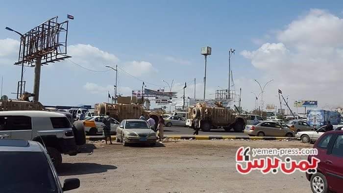 السلطات الامنية بعدن تعزز حراسة ميناء الزيت بمدرعات التحالف