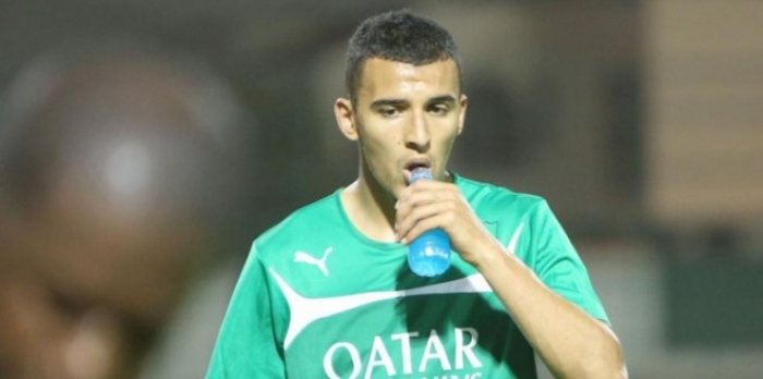 شاهد : لاعب في الدوري السعودي ينام في الملعب .. والجماهير تطالب بطرده