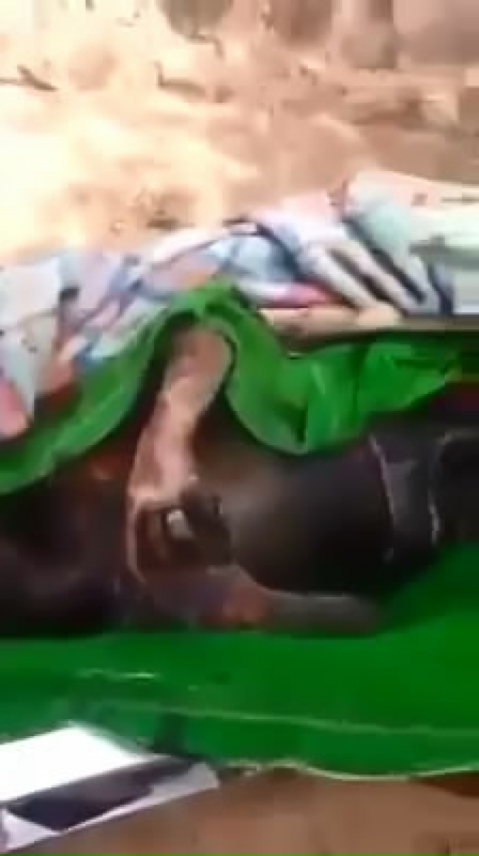بالفيديو... الحوثيون يشربون شاب من تعز مادة الأسيد ويحرقونه بعد تعذيبه
