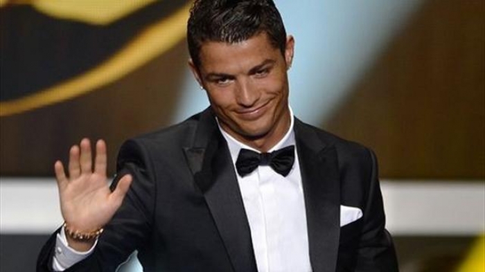 رونالدو يتوج بلقب أفضل قصة شعر لعام 2015
