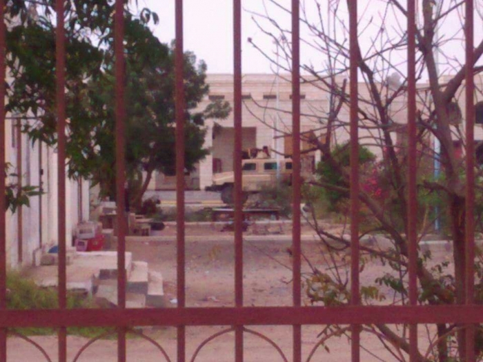 عاجل وخطير : مجلس جامعة عدن يقرر وقف الدراسة في الكليات حتى اشعار آخر عقب هجمات لمسلحين