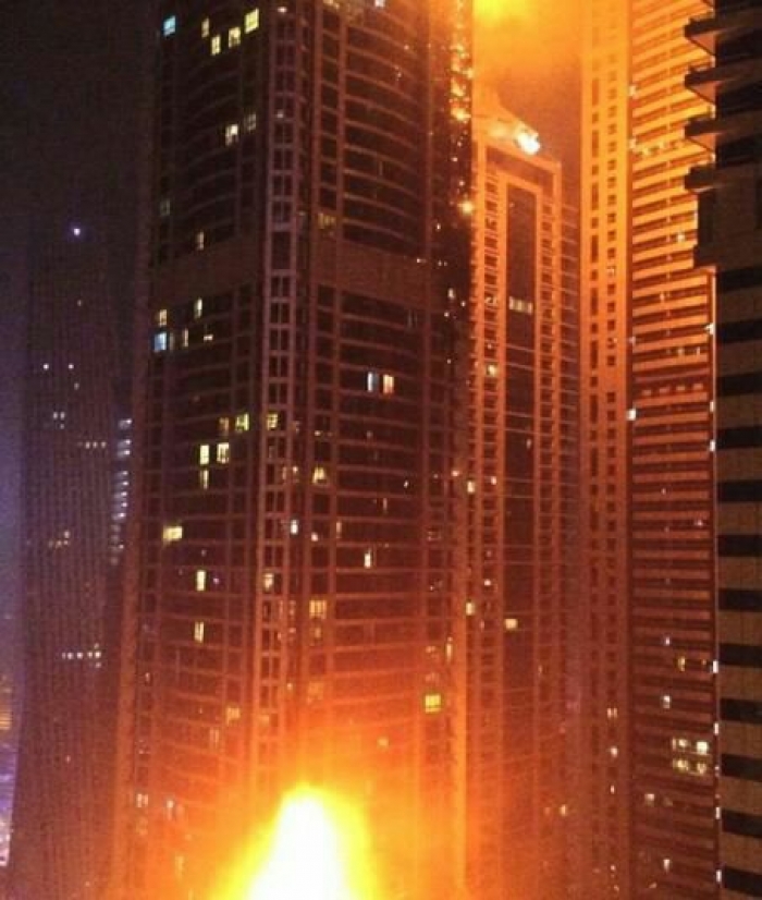 ناشطون .. حريق الفندق في دبي أحد استثمارات نجل المخلوع في الإمارات