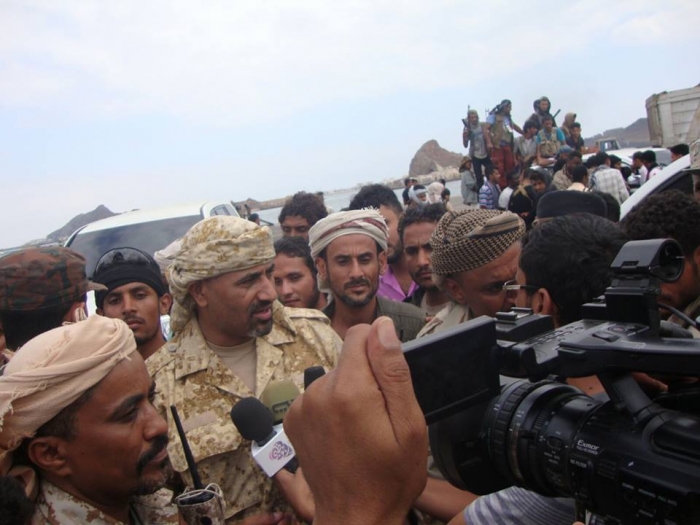 شاهد الصور : وزيري الداخلية والنقل يشرفان على تسليم ميناء عدن للقوة النظامية