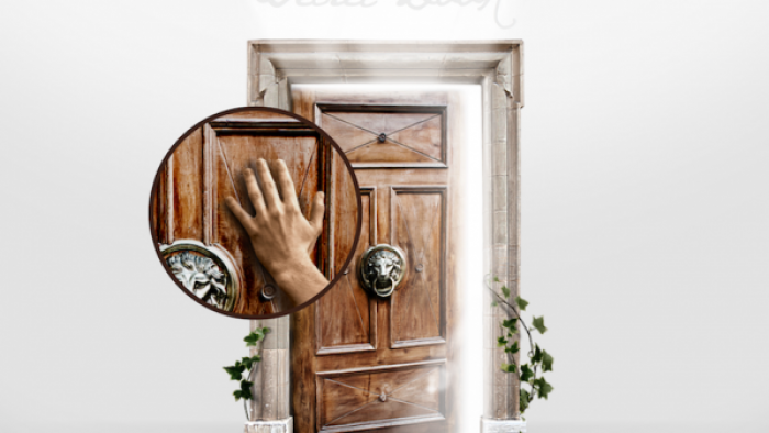 ادخل الباب لتشاهد مكان عشوائي حول العالم