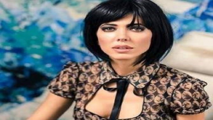 فنانة تقدم على عمل غريب احتجاجا على التحرش الجنسي وتطالب بـ"احترامنا"