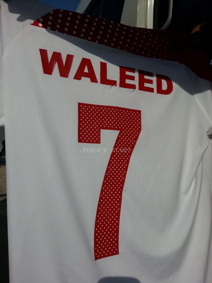 هذا اللاعب ترك الاحتراف الخارجي في سلطنة عمان لأجل منتخب  اليمن ( الاسم     الصورة )