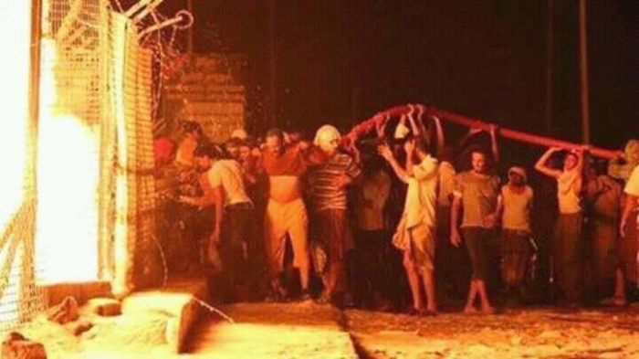 شاهد الصورة الرائعة : هكذا يتحدى أبناء عدن الارهاب والارهابيين !!