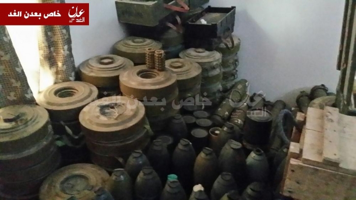 بالصورة : ترسانة الاسلحة التي ضبطتها قوات الامن  في مدينة البريقا بعدن  .. تكفي لخوض حرب