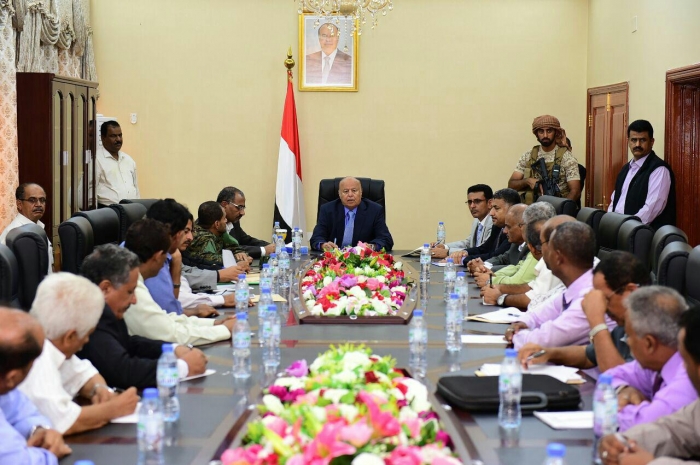 الرئيس هادي يراس اجتماعا تنفيذيا بعدن ويؤكد : سيٌبنى كل ماتم تدميره ومدينة عدن هي حجر الزاوية في معركة الوجود