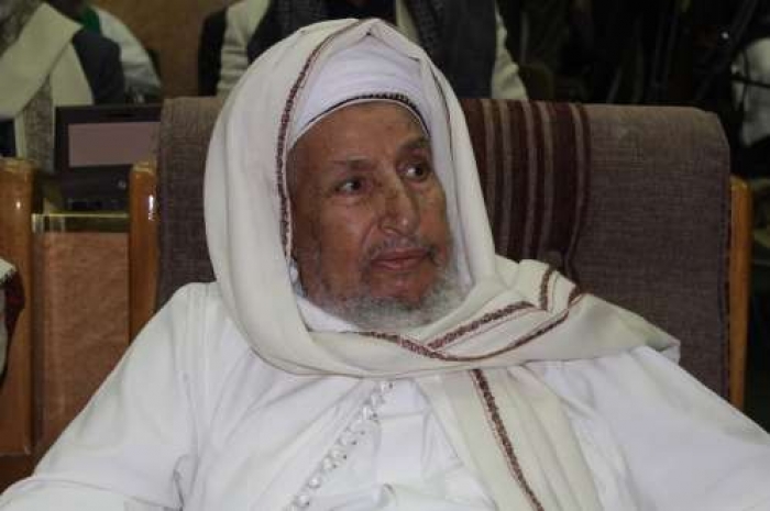 فقيه حوثي يفتي بكفر الرئيس اليمني