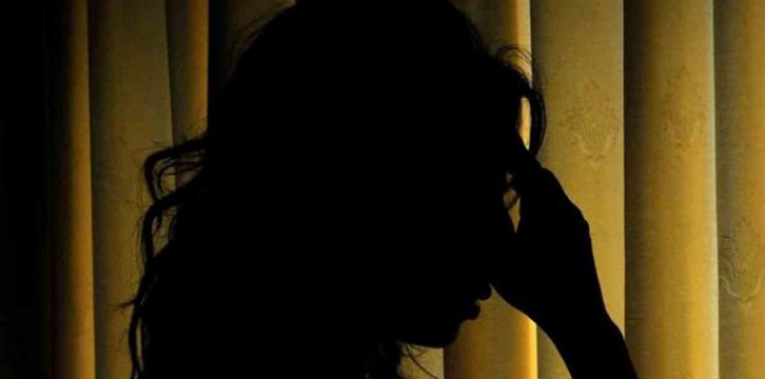 ضحية اغتصاب تتقدم إلى الشرطة حاملة قضيب المعتدي